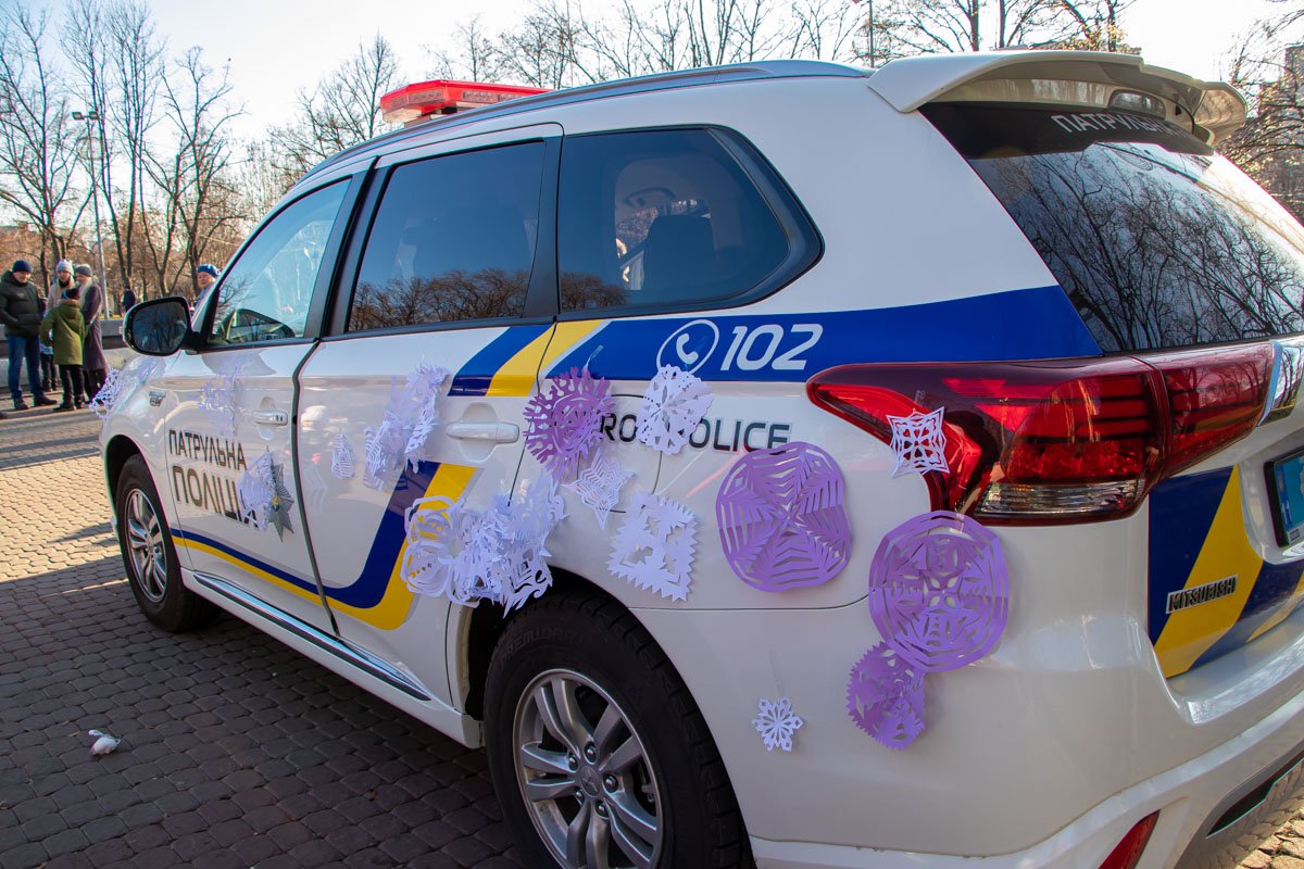 Рождественский Mitsubishi Outlander