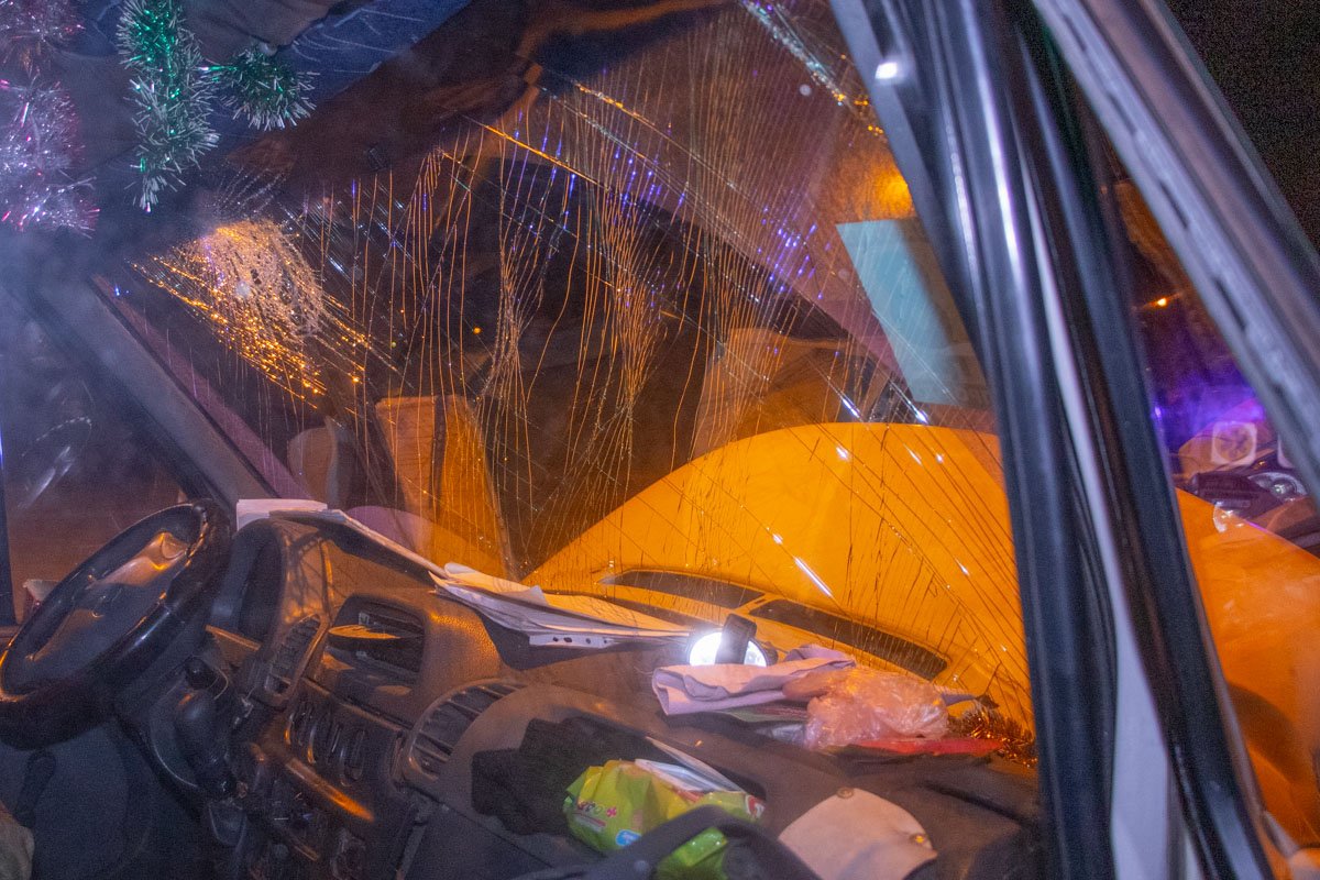 Лобовое стекло разбито Лобовое стекло разбито