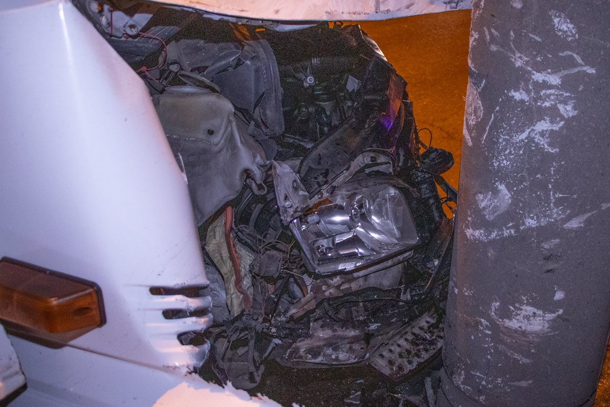 По словам полицейских, маршрутку "подрезал" другой автомобиль По словам полицейских, маршрутку "подрезал" другой автомобиль