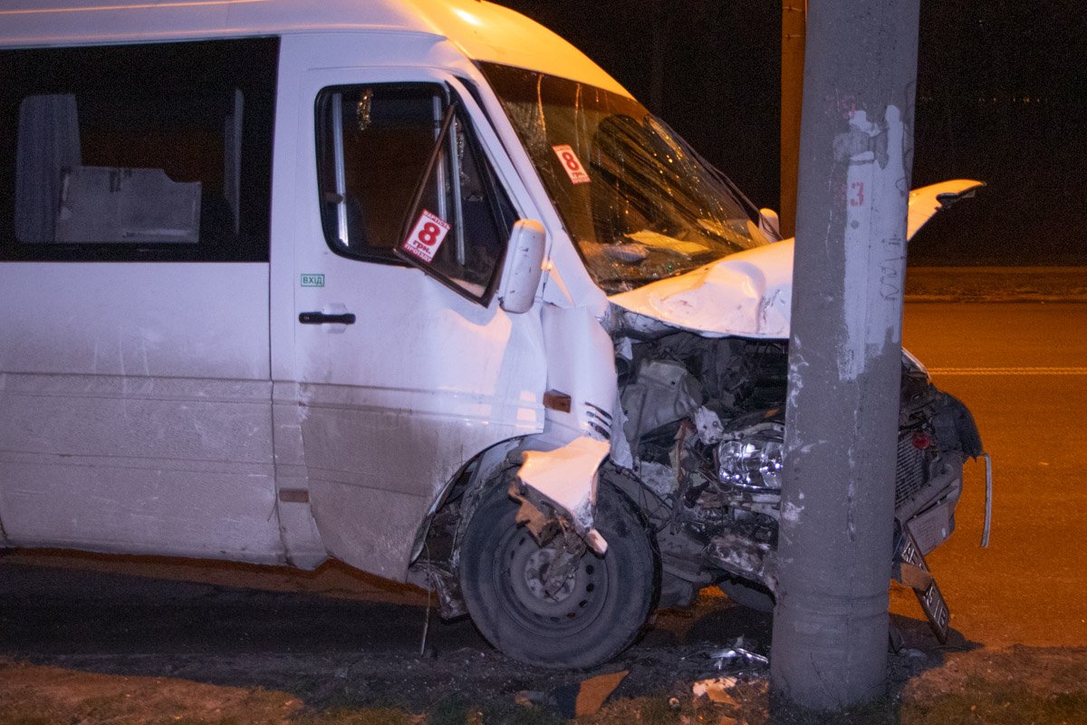 Пассажиров в микроавтобусе не было Пассажиров в микроавтобусе не было