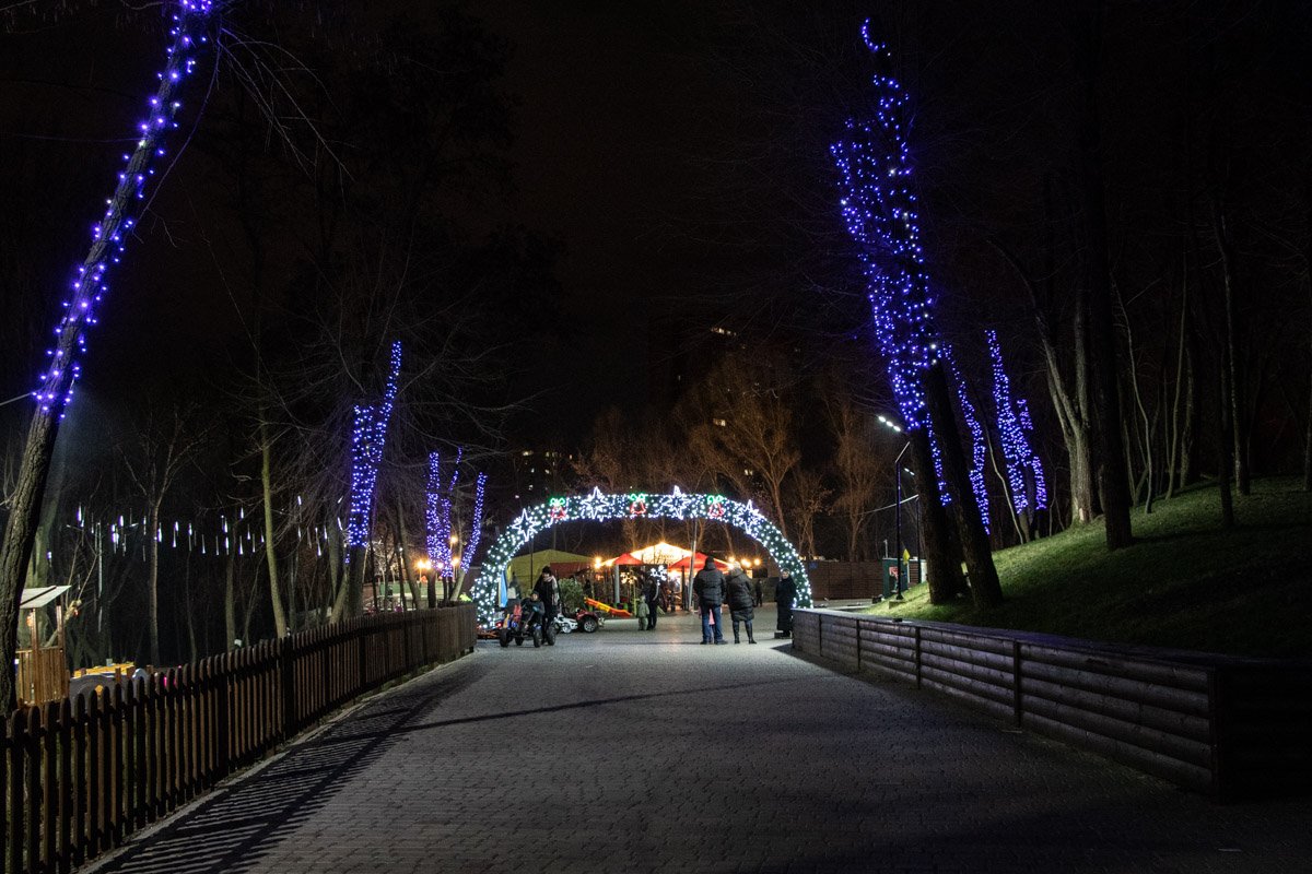 Сегодня в парке светло, несмотря на вечер