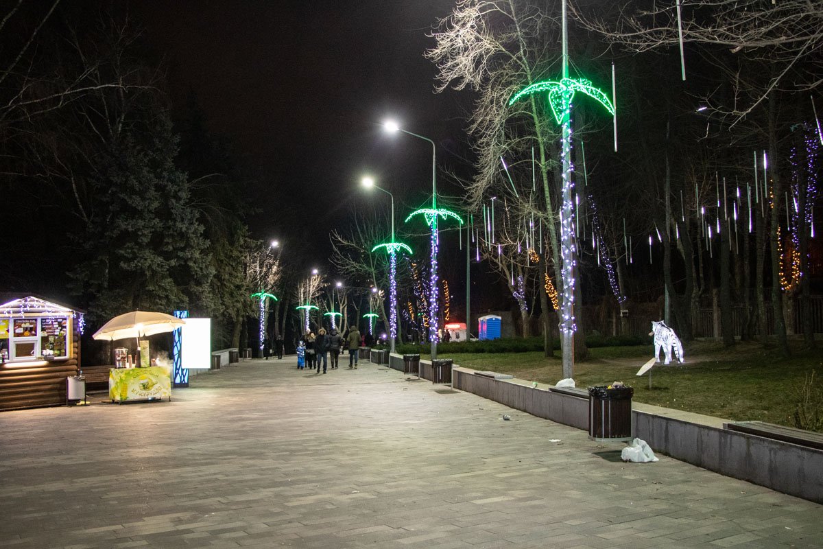 Иллюминация освещала все вокруг