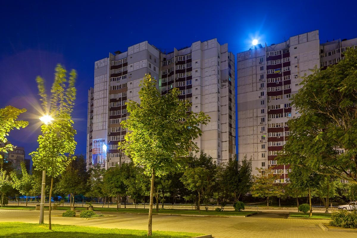 Особая красота ночных спальных районов