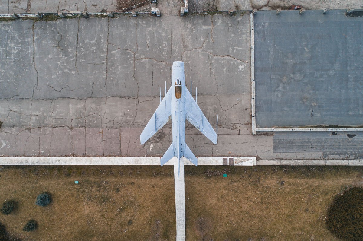 Победив в себе гордость и страх.