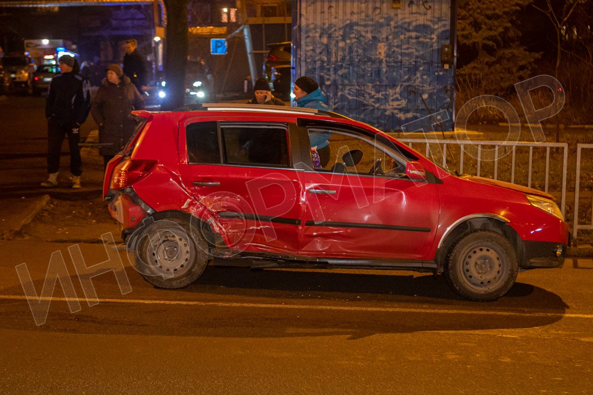 На место прибыли спасатели, медики и полиция