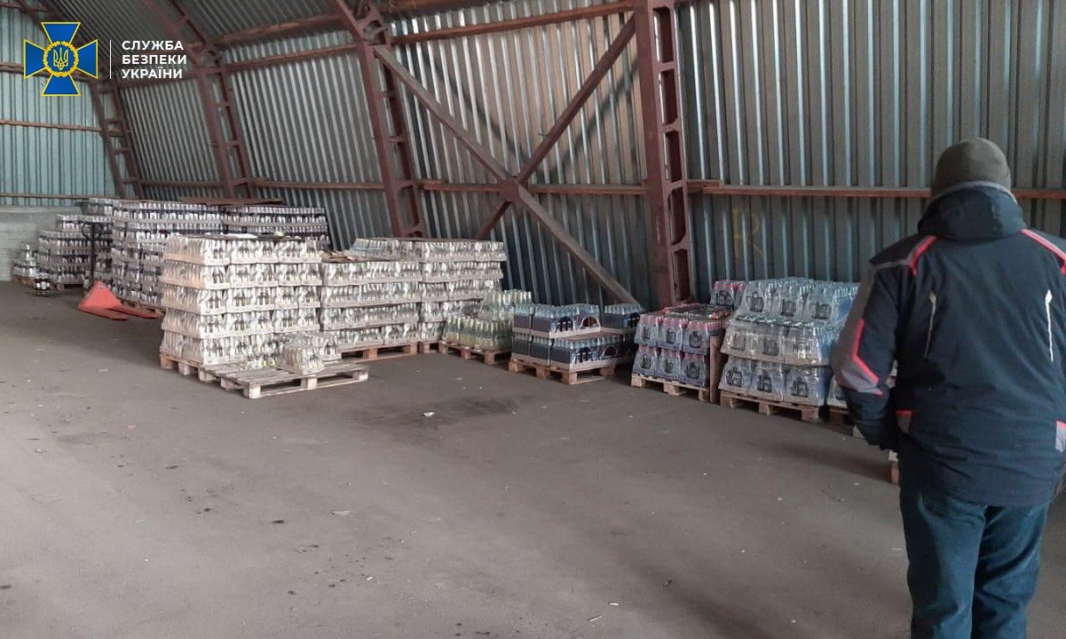 СБУ блокировала масштабный сбыт контрафактного алкоголя в Днепре 3