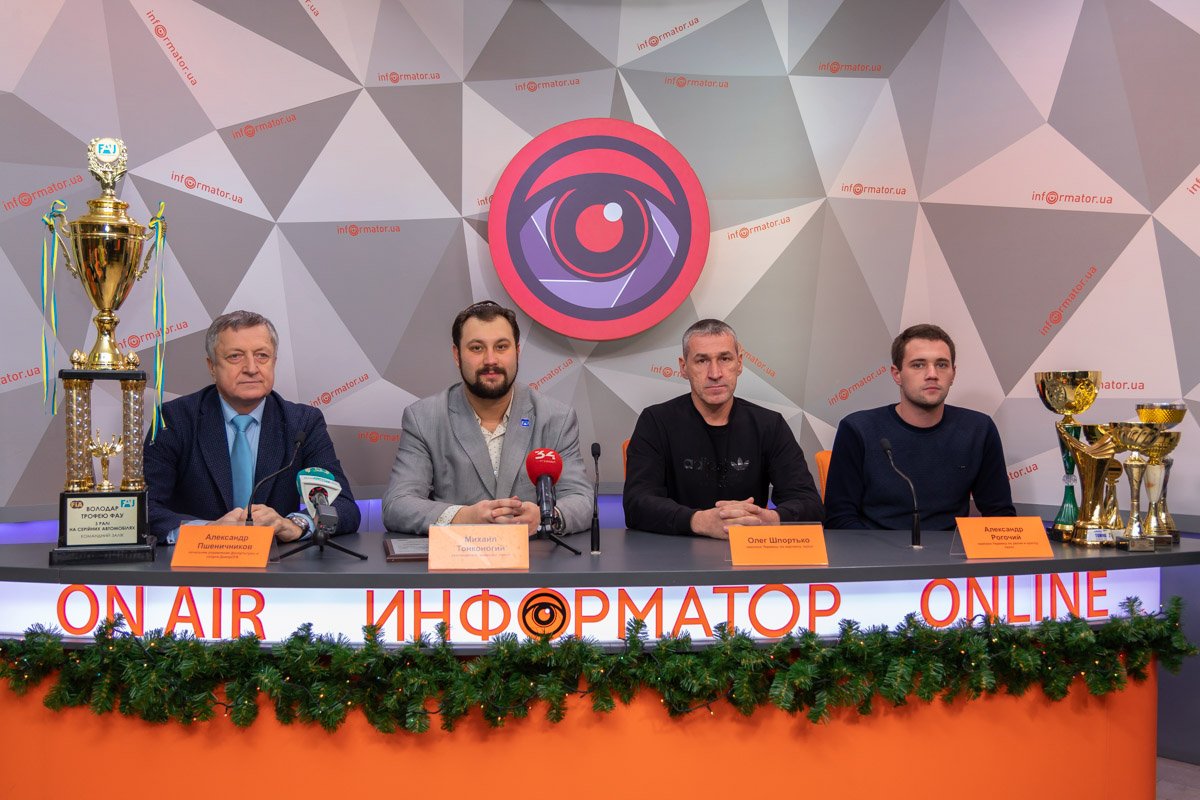 Команда из Днепра привезла со Всеукраинского чемпионата по ралли метровый суперкубок 4