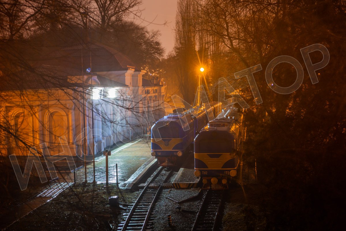 Спать хотят вагоны, в пачках макароны