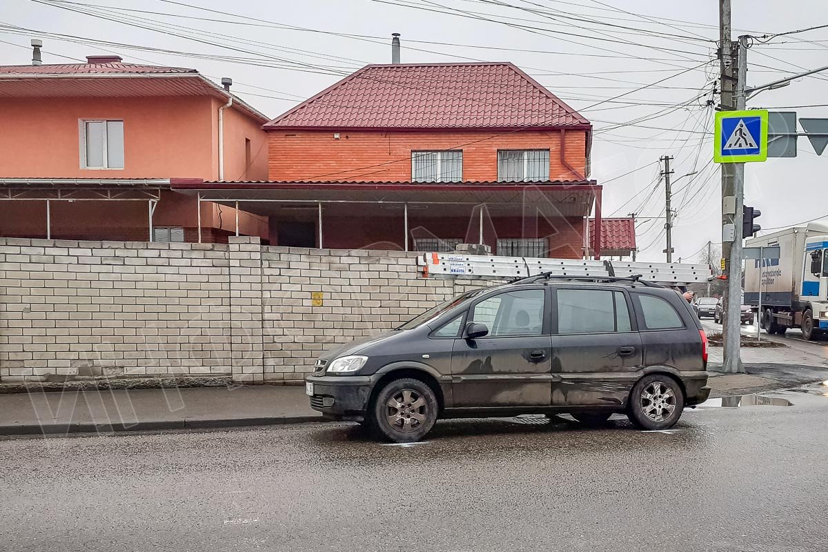 В Днепре на Янтарной столкнулись Lexus, BMW и Opel: образовалась пробка 6