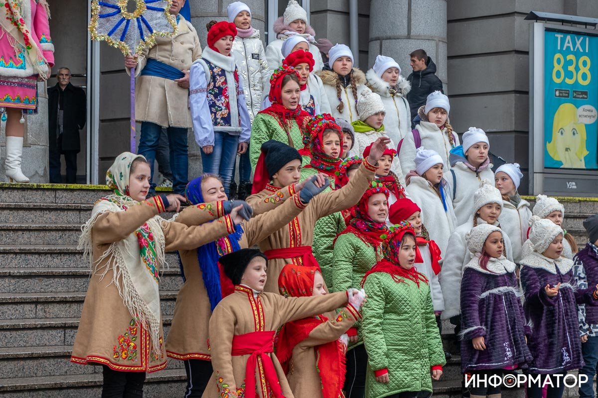 В народных костюмах В народных костюмах