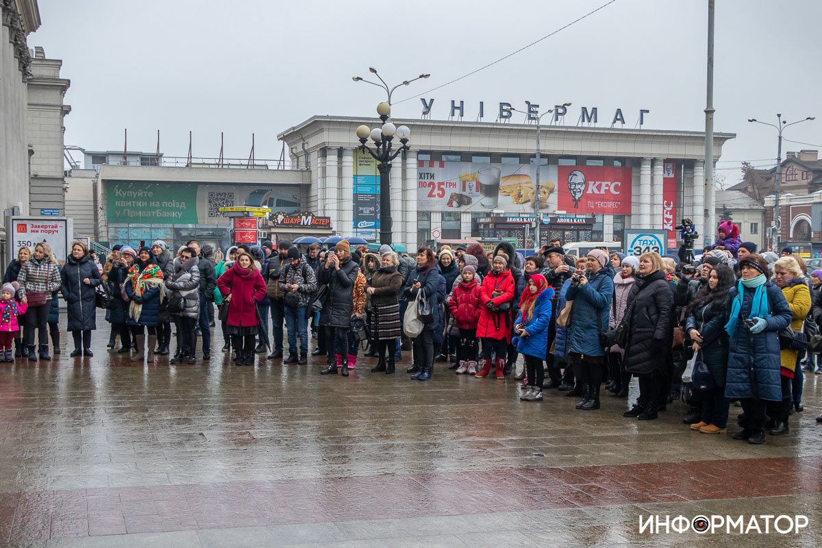 Веселое ожидание поезда Веселое ожидание поезда
