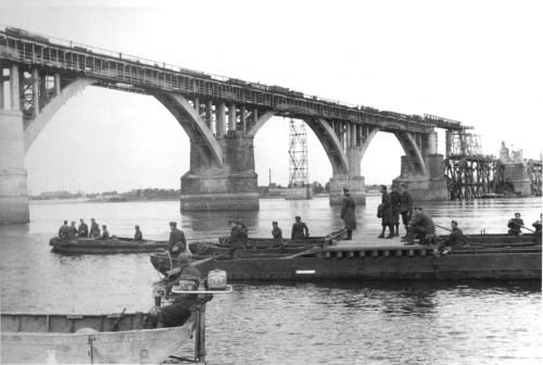 Проект моста разработали в 1912 году, строительство велось в 1914 — 1916 годах