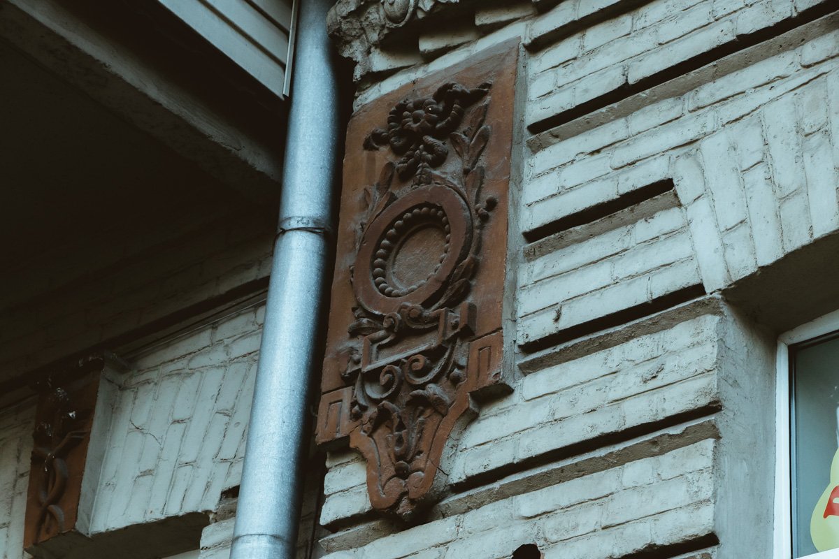 9 9