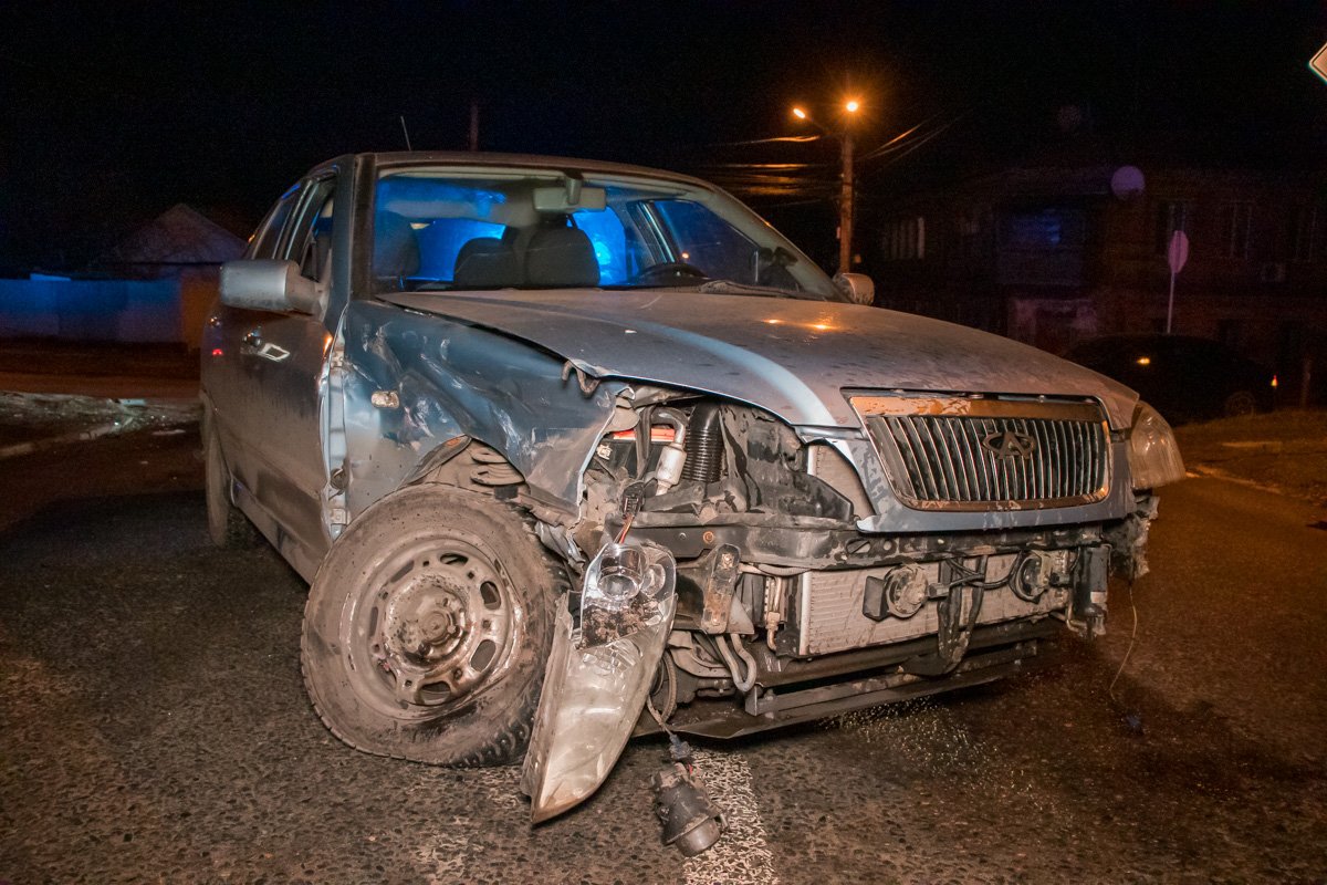 Chery Amulet ехал по Камчатской