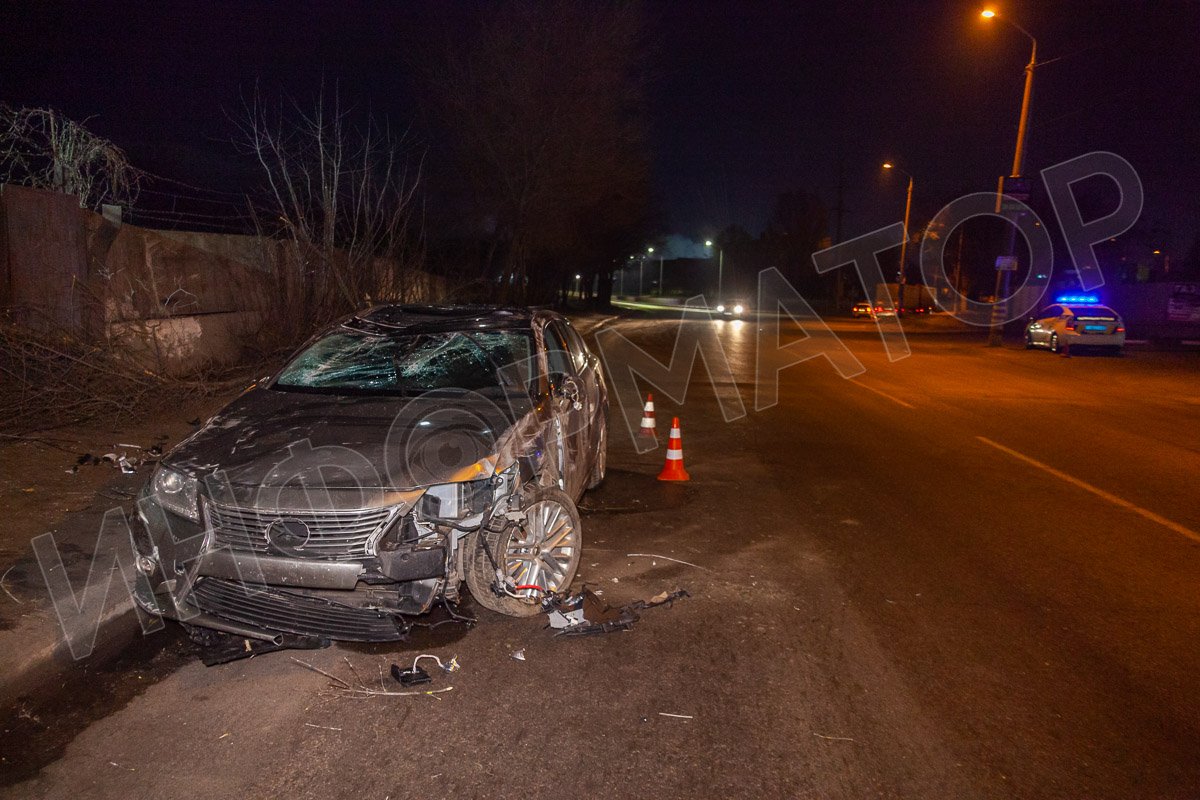 В Днепре на Журналистов перевернулся Lexus 4