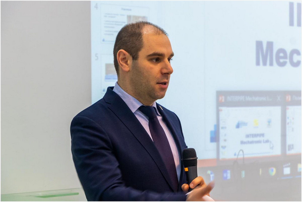 В Днепре народный депутат объединил горожан, чтобы заставить маршрутки соблюдать график 1