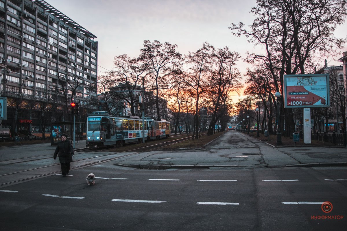 Приятно думать, что когда мы, наконец, устаем от этого мира, существует еще восход солнца Приятно думать, что когда мы, наконец, устаем от этого мира, существует еще восход солнца