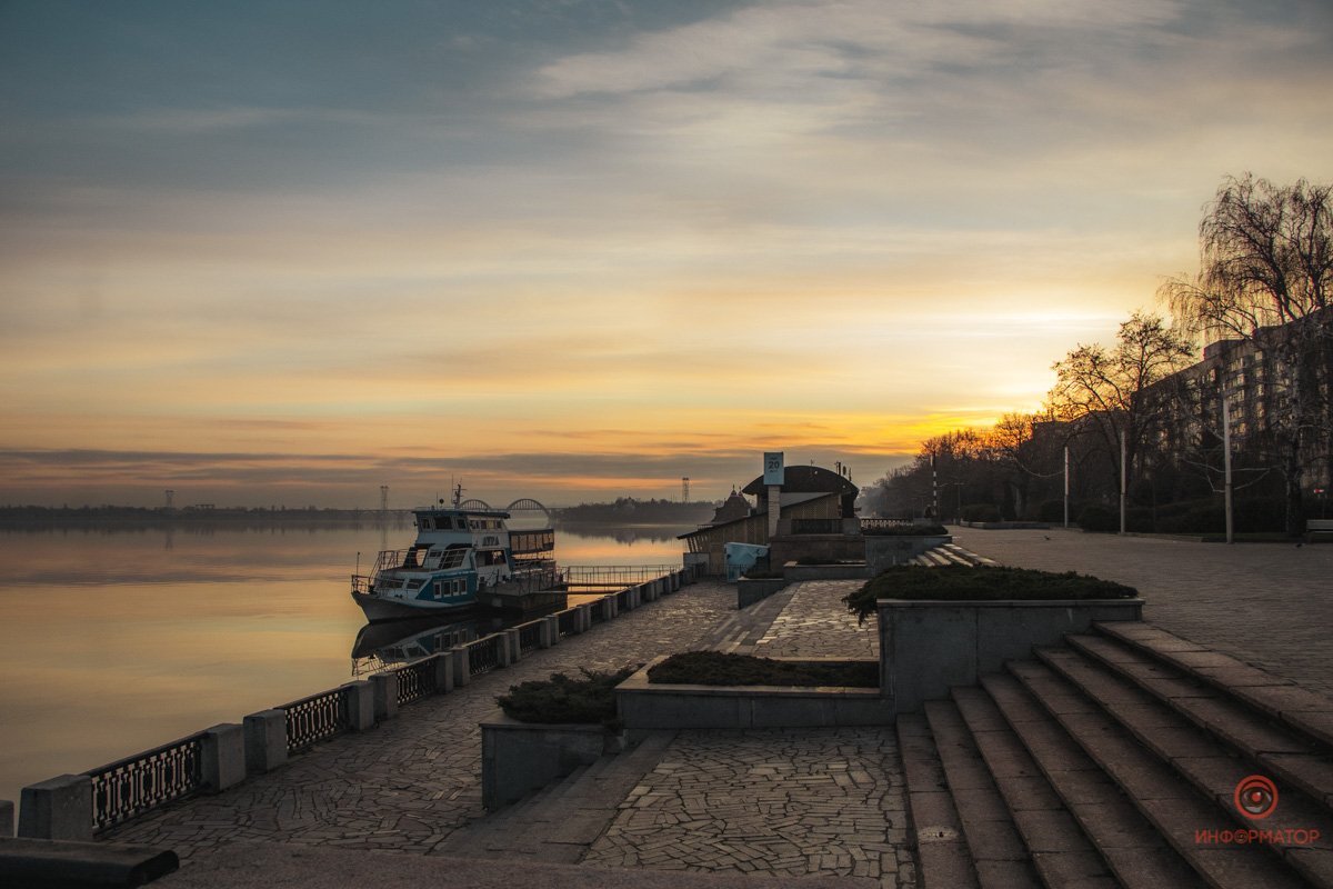 Сонный кораблик еле держится на плаву Сонный кораблик еле держится на плаву