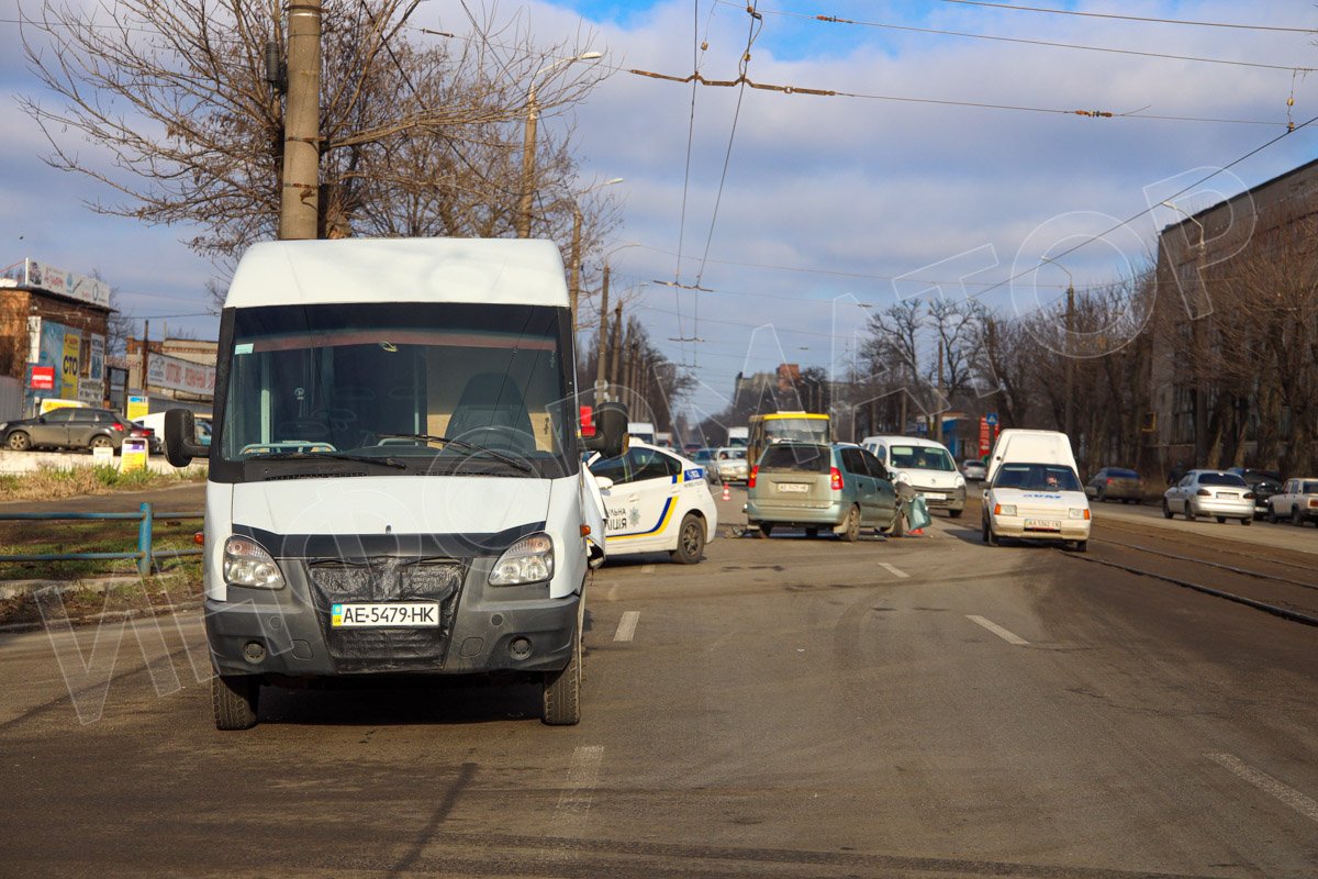 На проспекте Богдана Хмельницкого случилась авария На проспекте Богдана Хмельницкого случилась авария