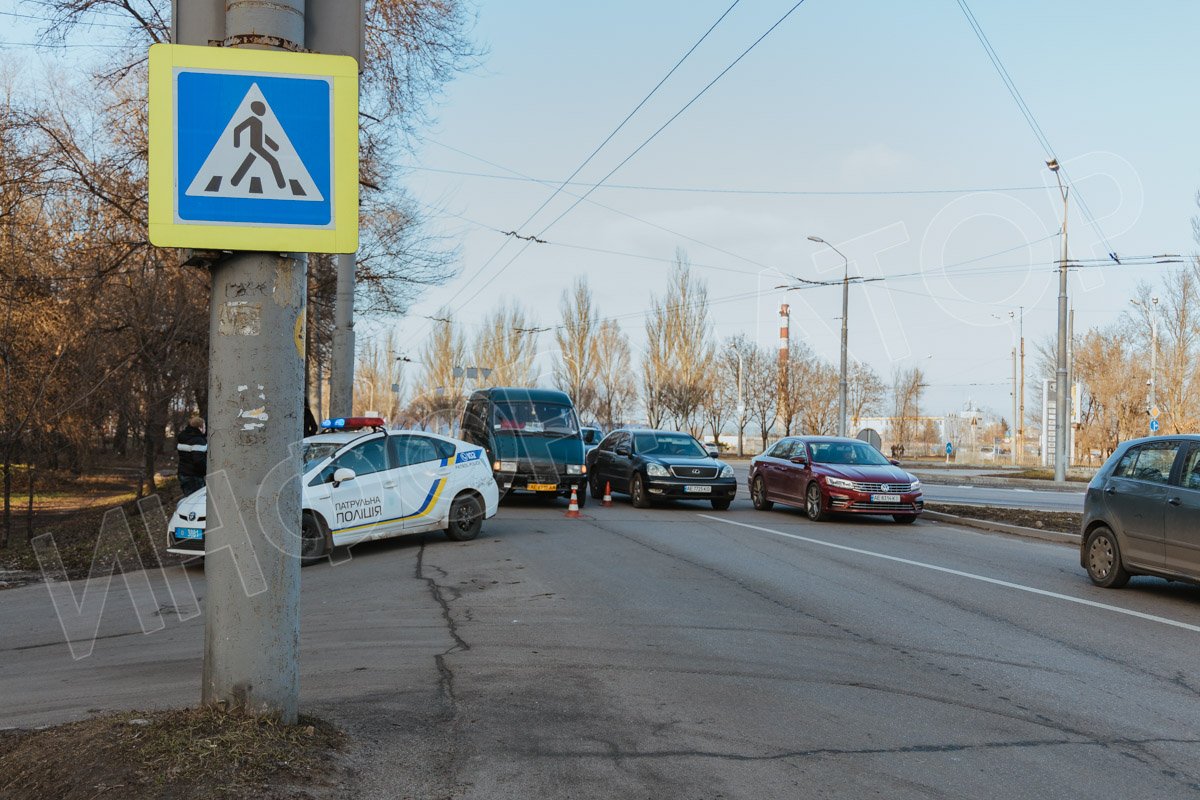 Авария произошла на Запорожском шоссе Авария произошла на Запорожском шоссе