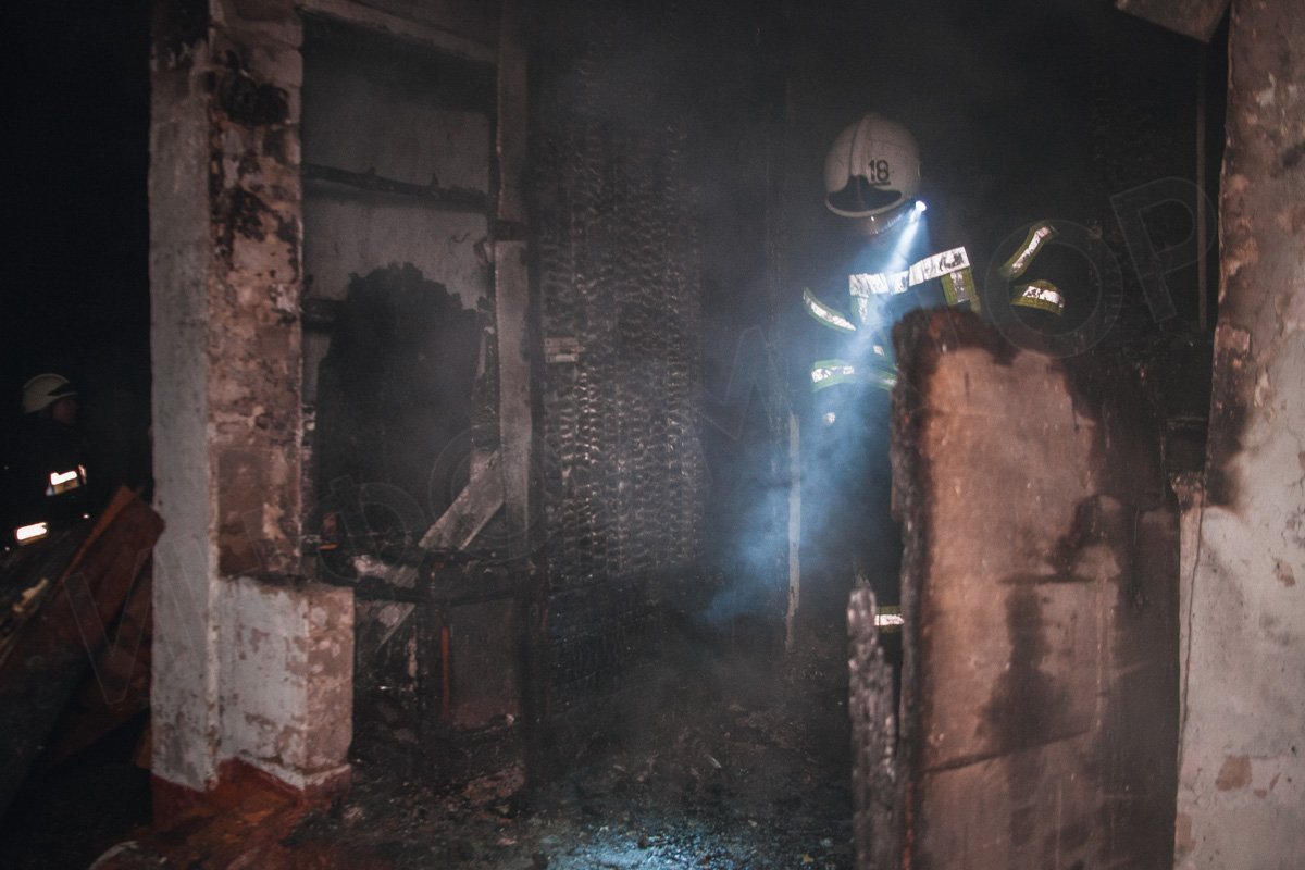 Предварительно, в помещении на момент пожара никого не было