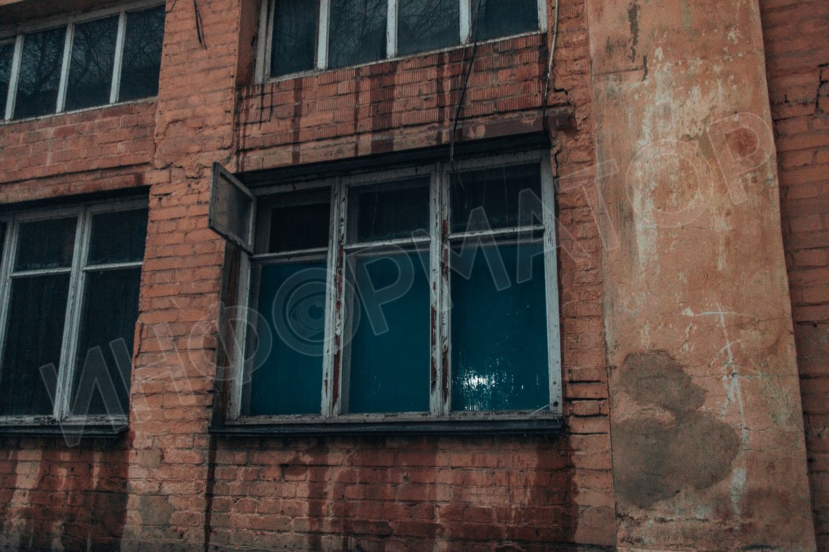 В Днепре на улице Вокзальной горело заброшенное здание 4