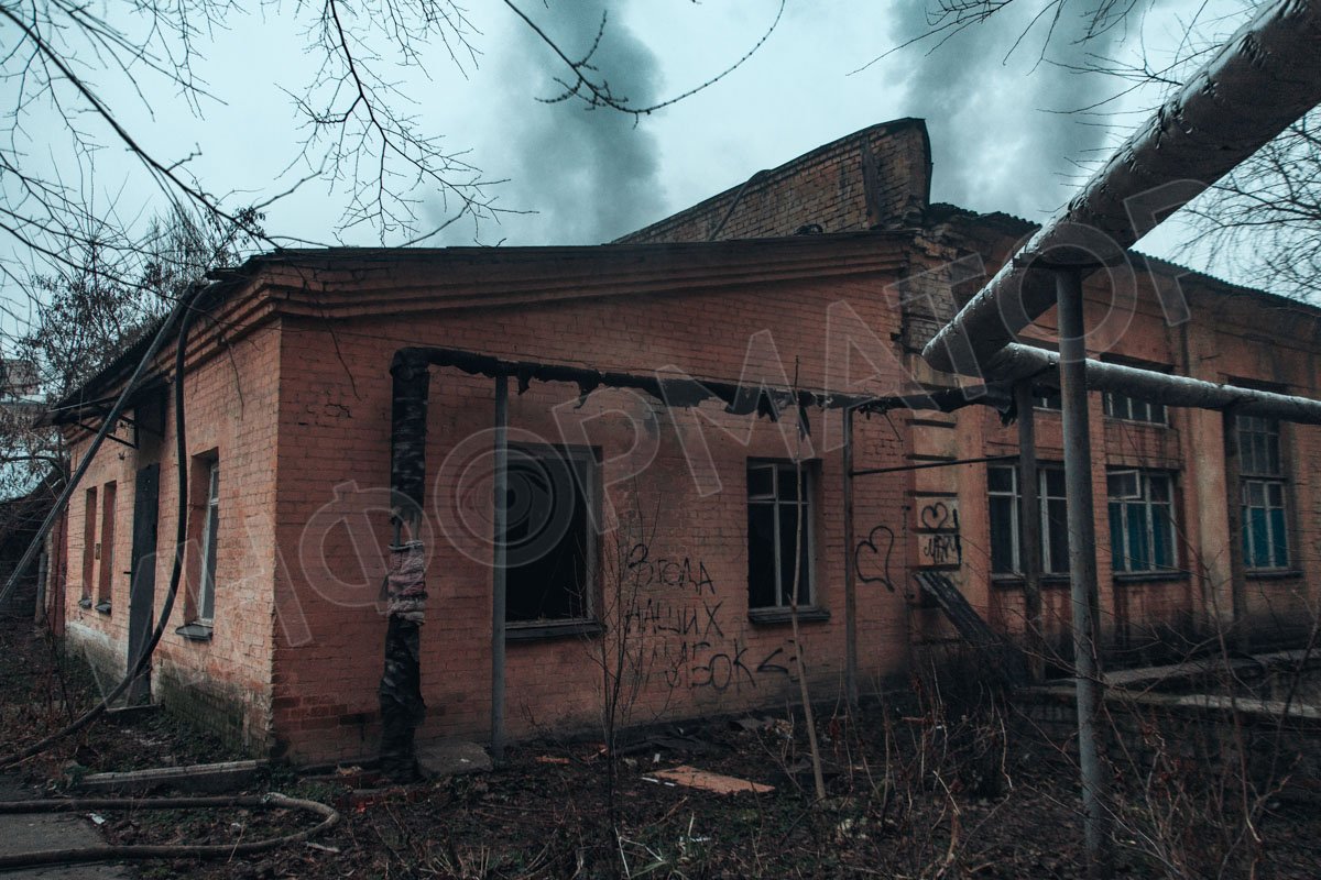В Днепре на улице Вокзальной горело заброшенное здание 5
