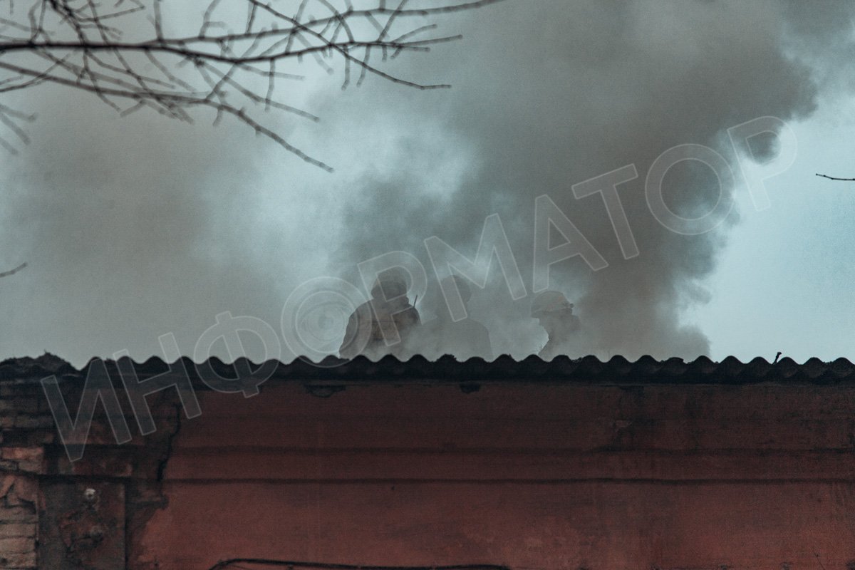 В Днепре на улице Вокзальной горело заброшенное здание 6