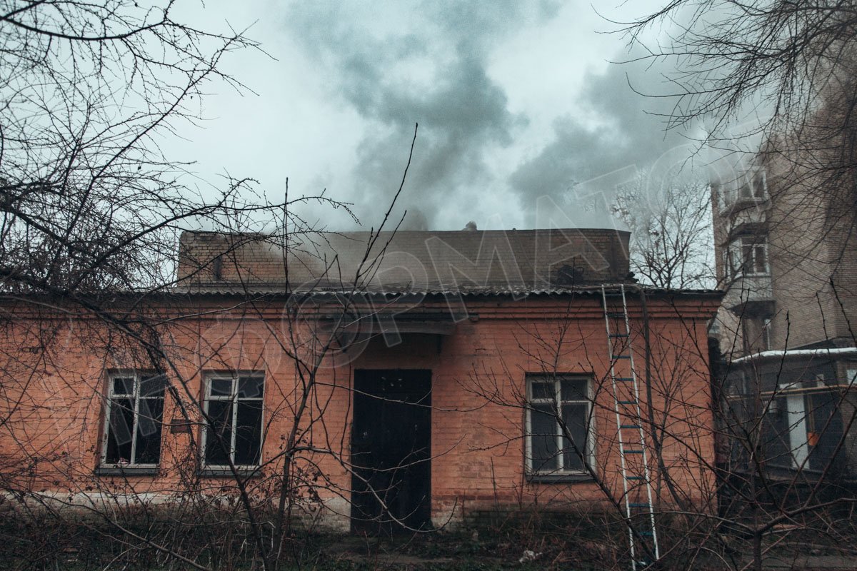 В Днепре на улице Вокзальной горело заброшенное здание 7