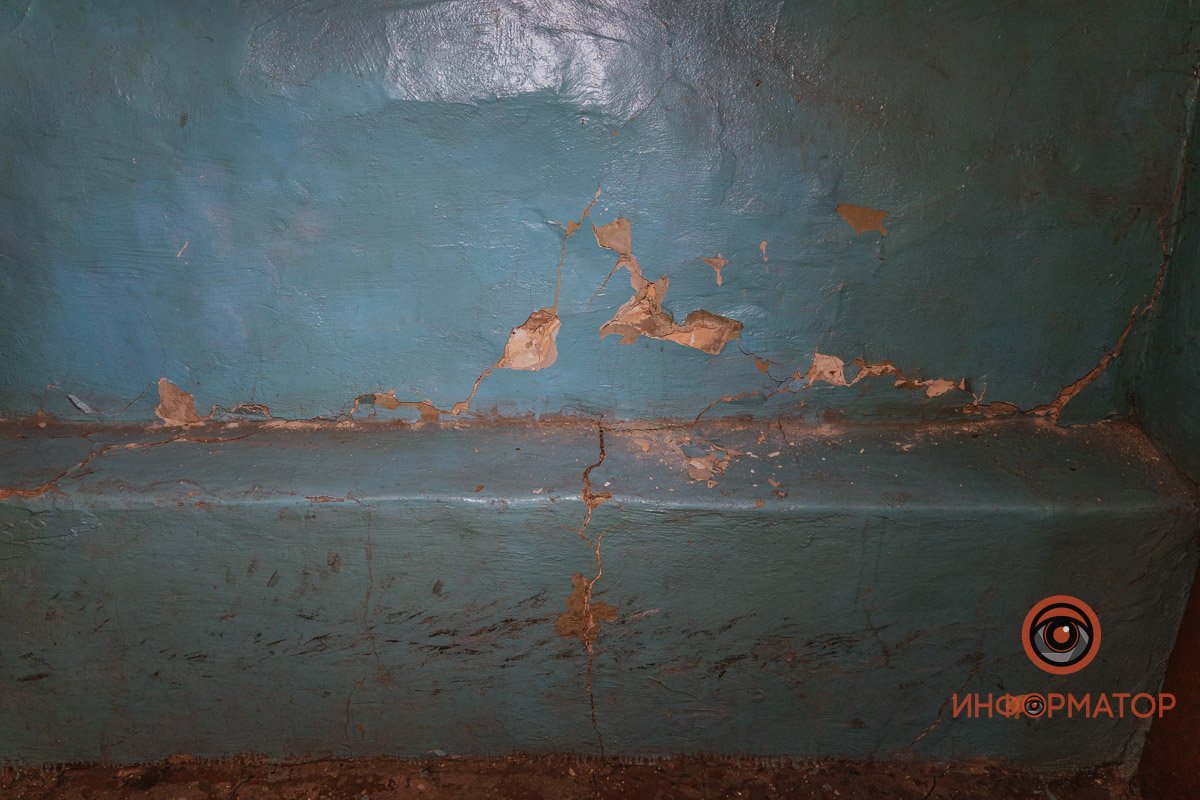 В подъезде также плачевная ситуация