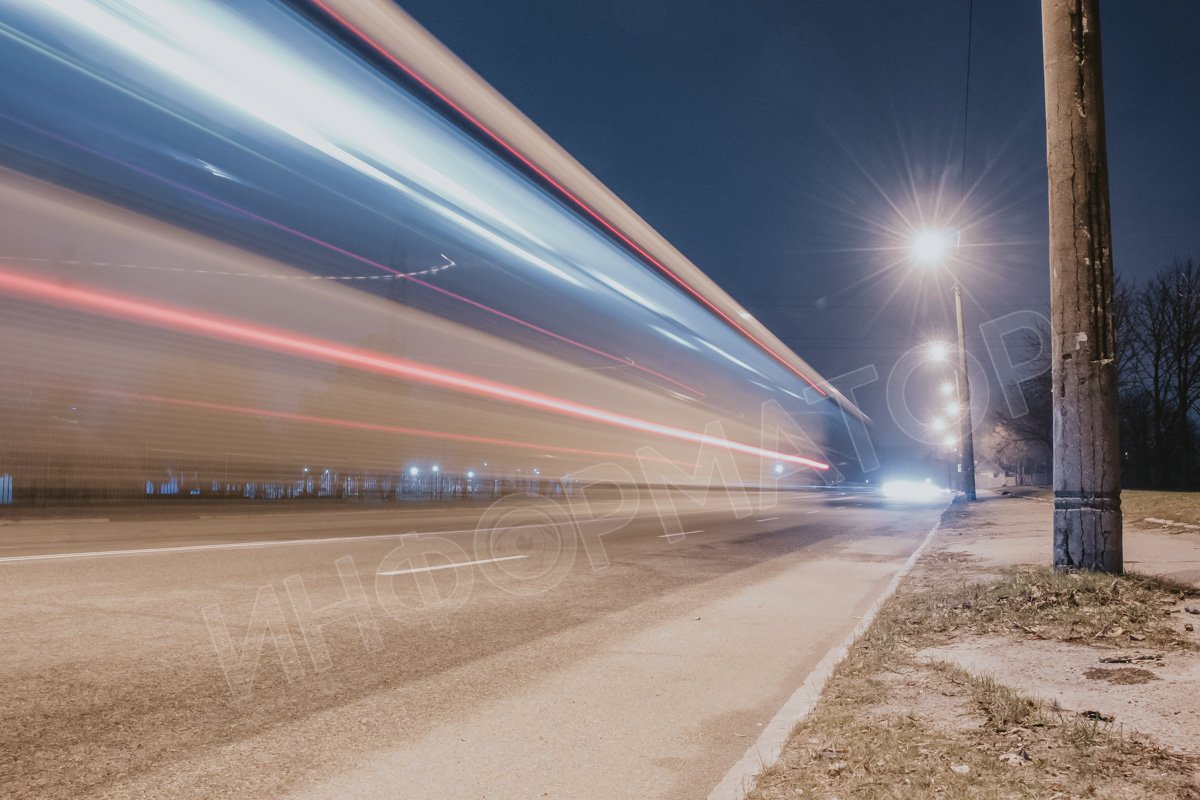 Автомобилей ночью здесь практически нет