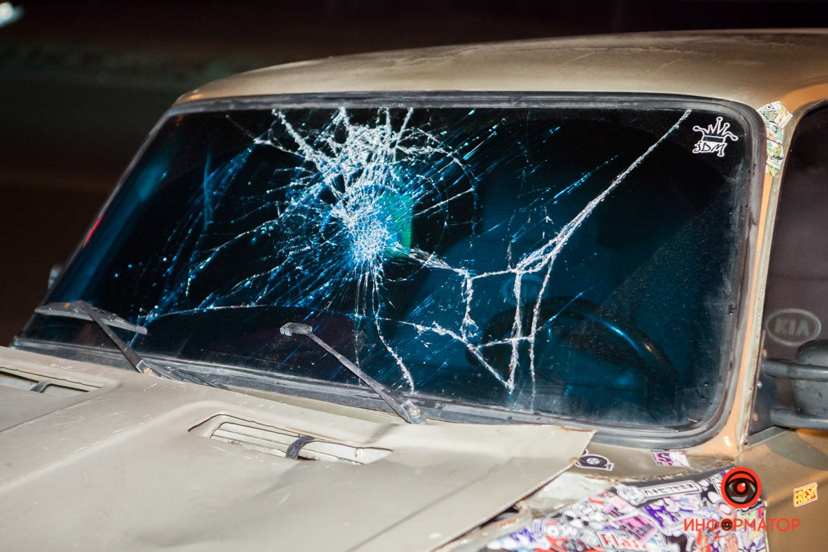 Дорога была плохо освещена Дорога была плохо освещена