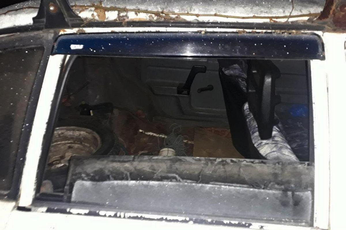 Машины были припаркованы в соседних дворах