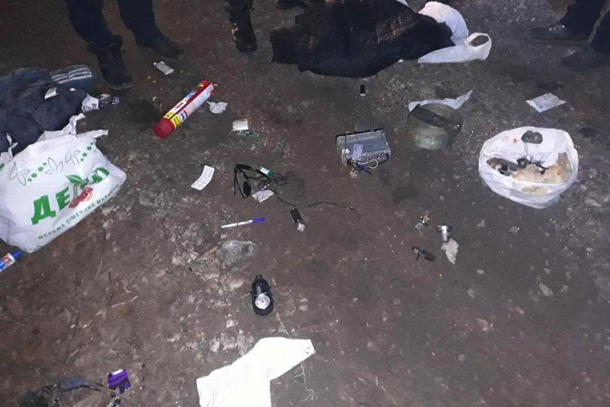 Взял даже солнцезащитные очки и две зимние куртки