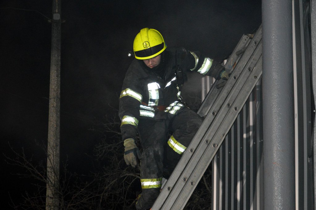 На борьбу с огнем у спасателей ушло больше часа