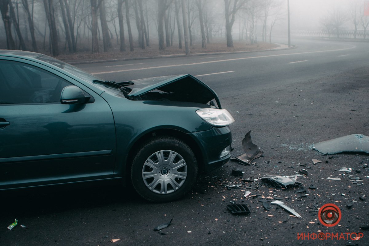 Предварительно, водитель BMW на повороте на справился с управлением и вылетел на встречку