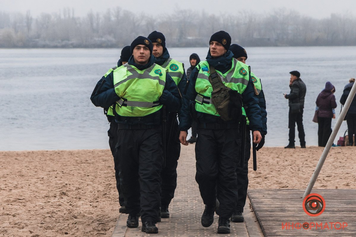 Нацгвардейцев в два раза больше купающихся Нацгвардейцев в два раза больше купающихся