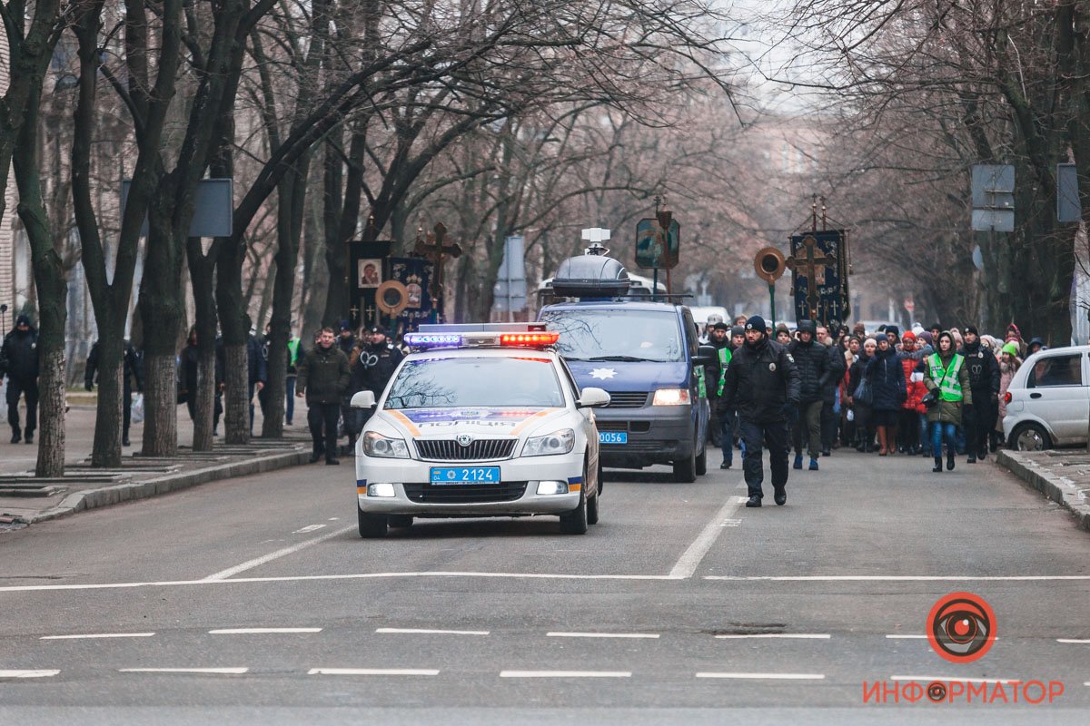 Далее он двинулся по улице Челюскина Далее он двинулся по улице Челюскина