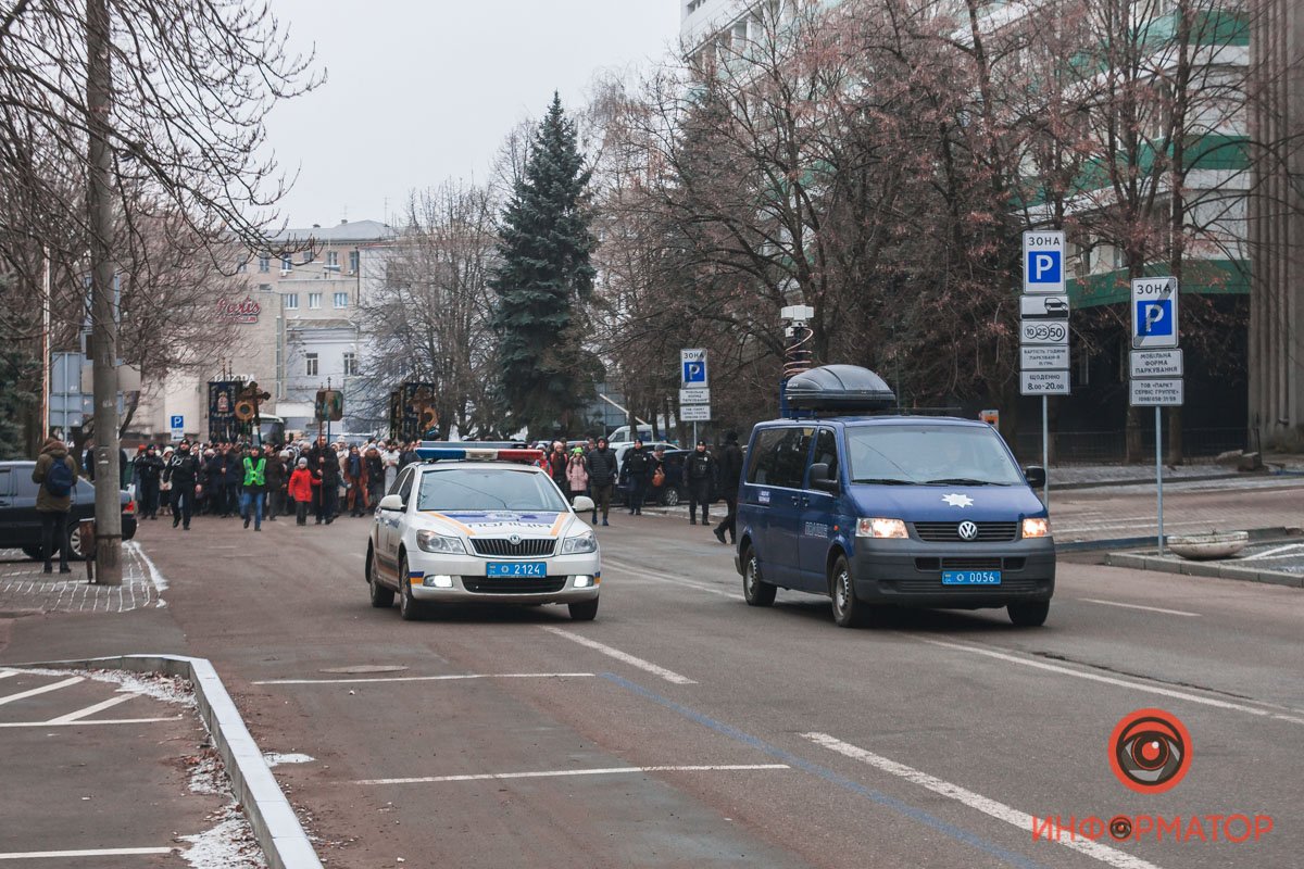Полицейский экипаж сопровождал колону Полицейский экипаж сопровождал колону