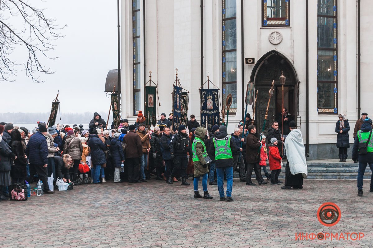 Завершили Крестный ход у храма Иоанна Крестителя Завершили Крестный ход у храма Иоанна Крестителя