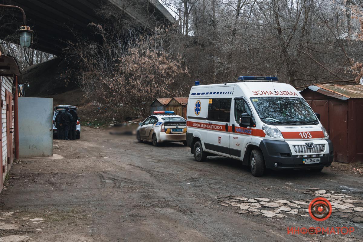 Тело мужчины обнаружили в гаражном кооперативе под мостом Тело мужчины обнаружили в гаражном кооперативе под мостом