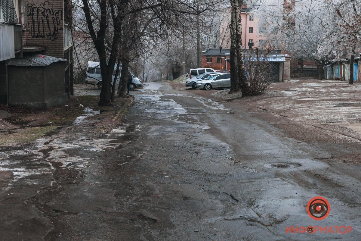 Все заледенело В Днепре из-за аварии на Макарова затопило несколько улиц, а люди остались без воды 6