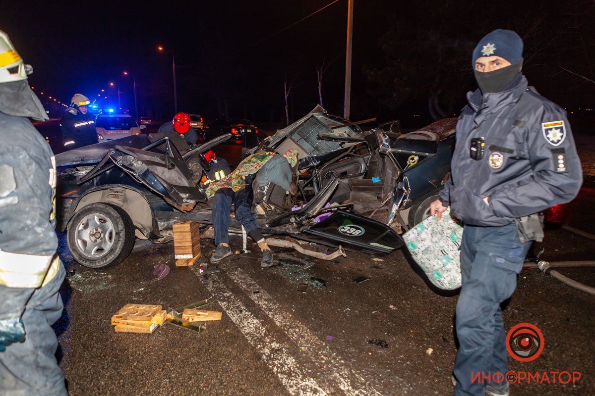 В Днепре на Малиновского столкнулись три авто: двое погибли, двое пострадали 9