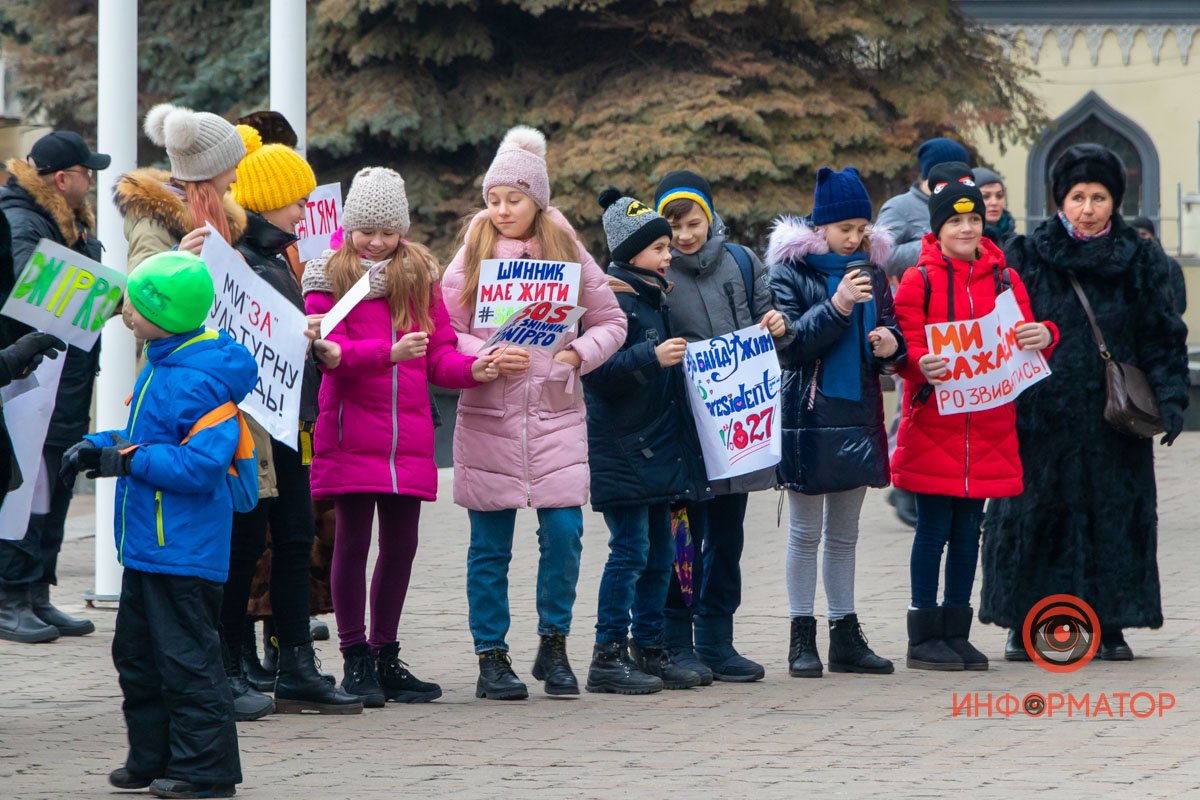 Юные митингующие  Юные митингующие