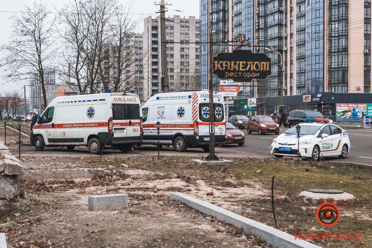 На место сразу же направили наряд полиции и бригады скорой помощи