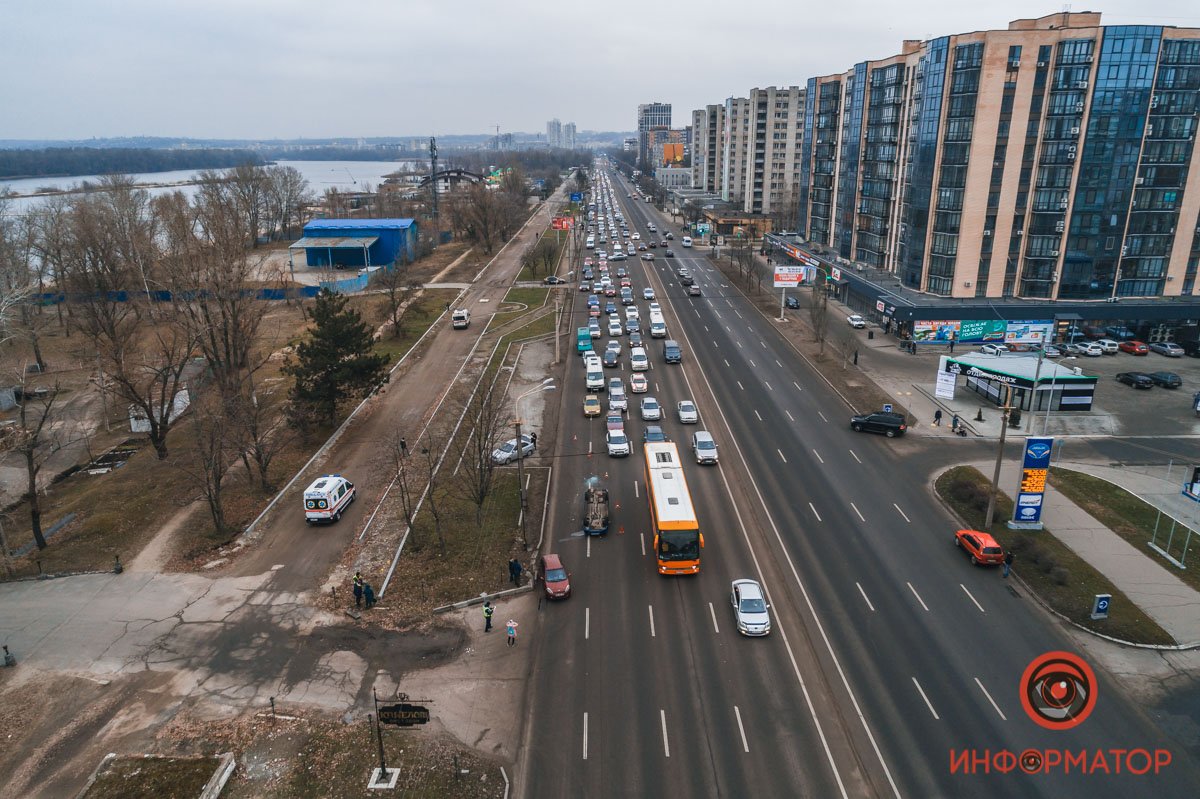 Из-за аварии образовалась огромная пробка