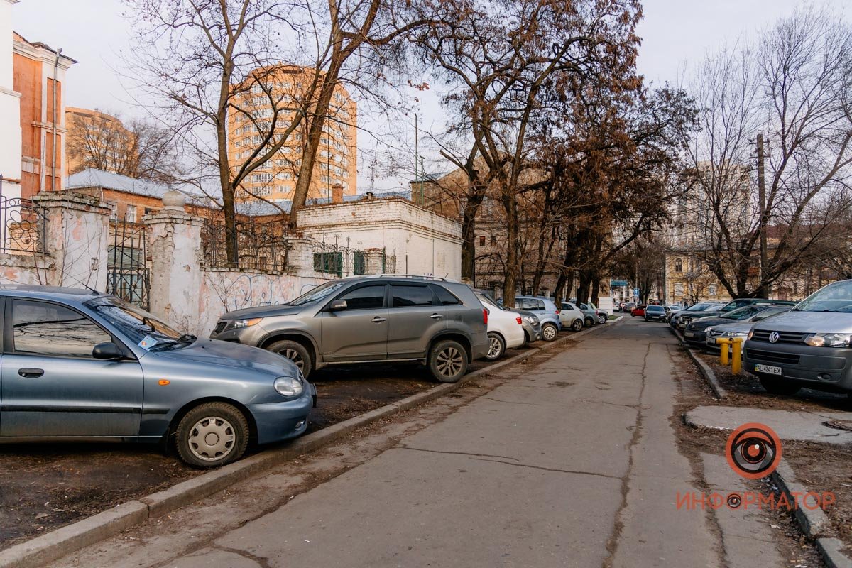 Правда, парковаться умеют не все