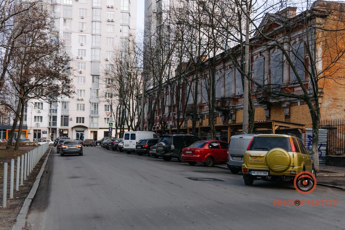 Парковочные столбики немного улучшили ситуацию с беспорядочной парковкой