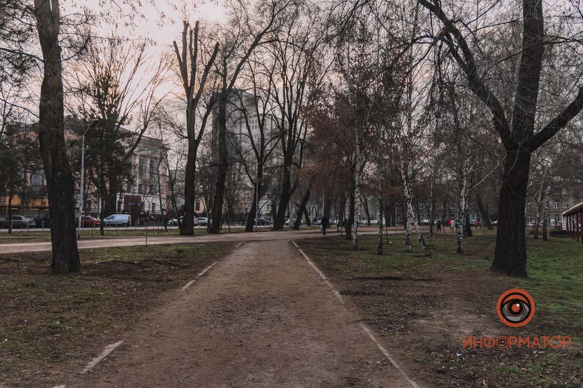 Сквер Кирилла и Мефодия нуждается в ремонте уже около 10 лет