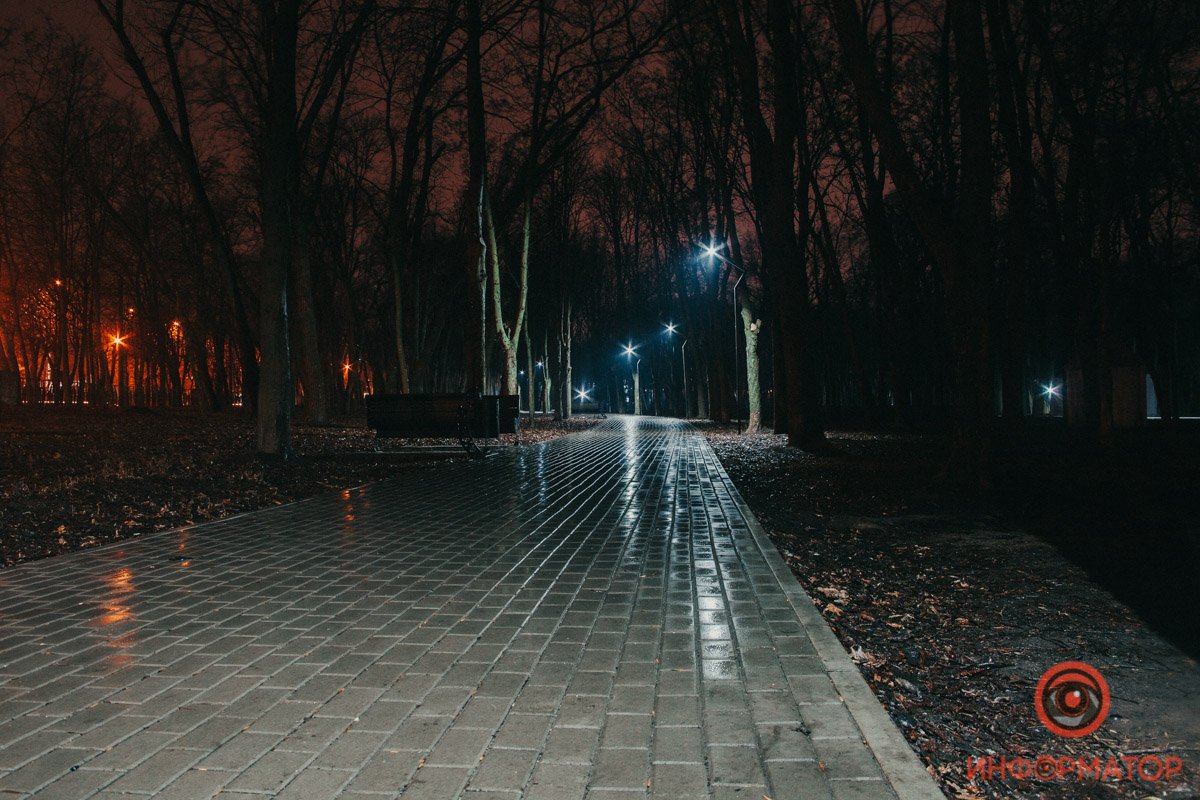 Теплый свет фонарей сменяется холодным Теплый свет фонарей сменяется холодным